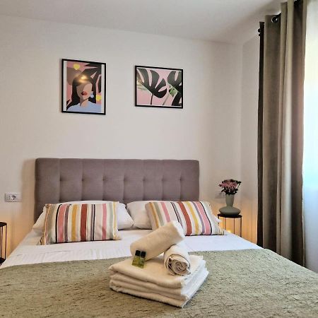 Jazz Rooms And Apartments โรวีน ภายนอก รูปภาพ