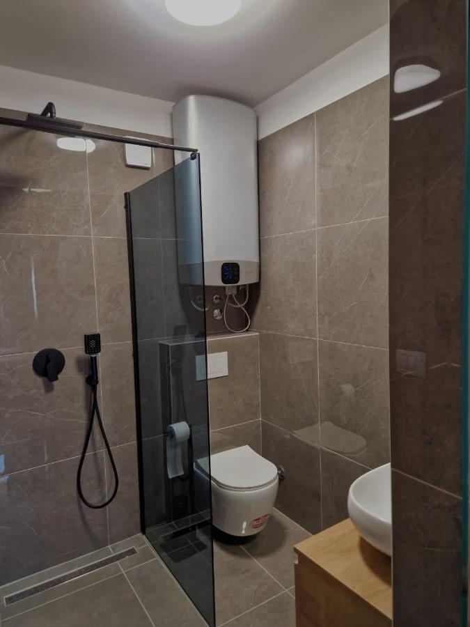 Jazz Rooms And Apartments โรวีน ภายนอก รูปภาพ